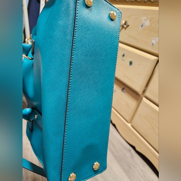 Mk bag with matching wallet - Picture 2 of 14